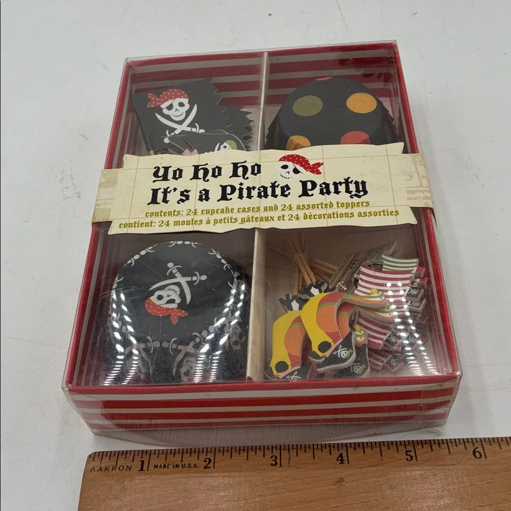 Williams Sonoma Halloween Pirate Cupcake Kit - Orange and Black